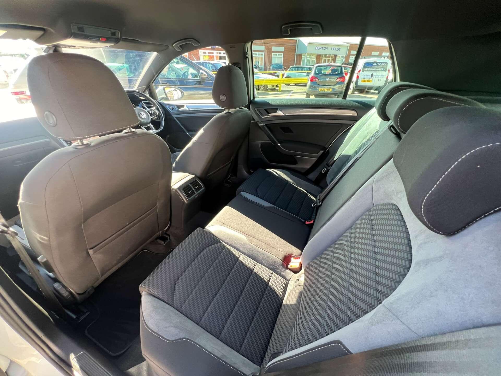 Volkswagen Golf view 19