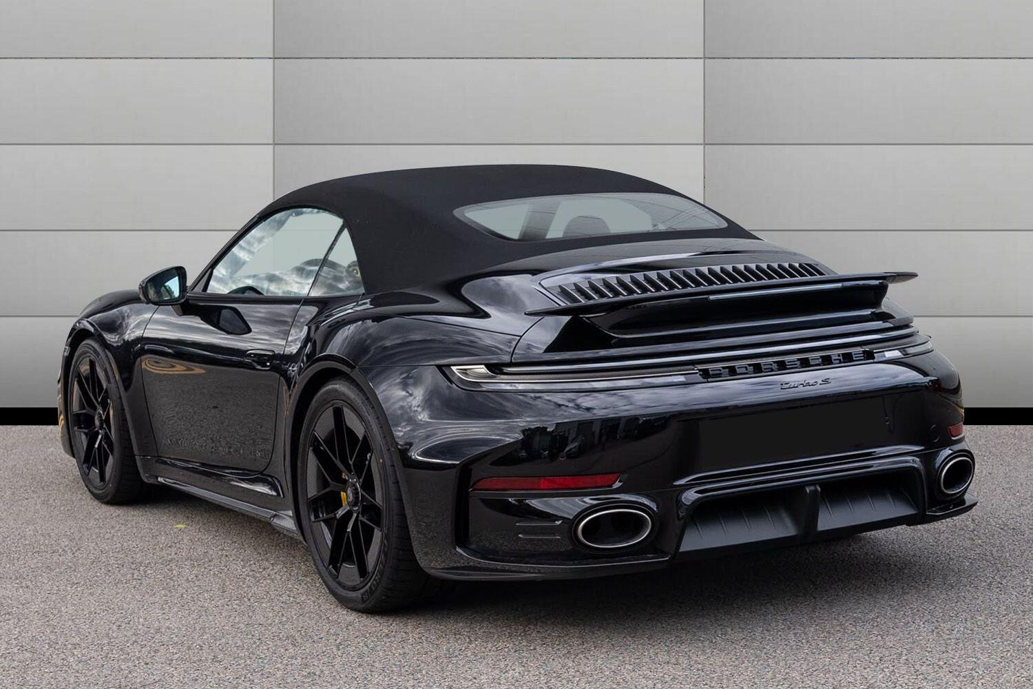 Porsche 911 view 4