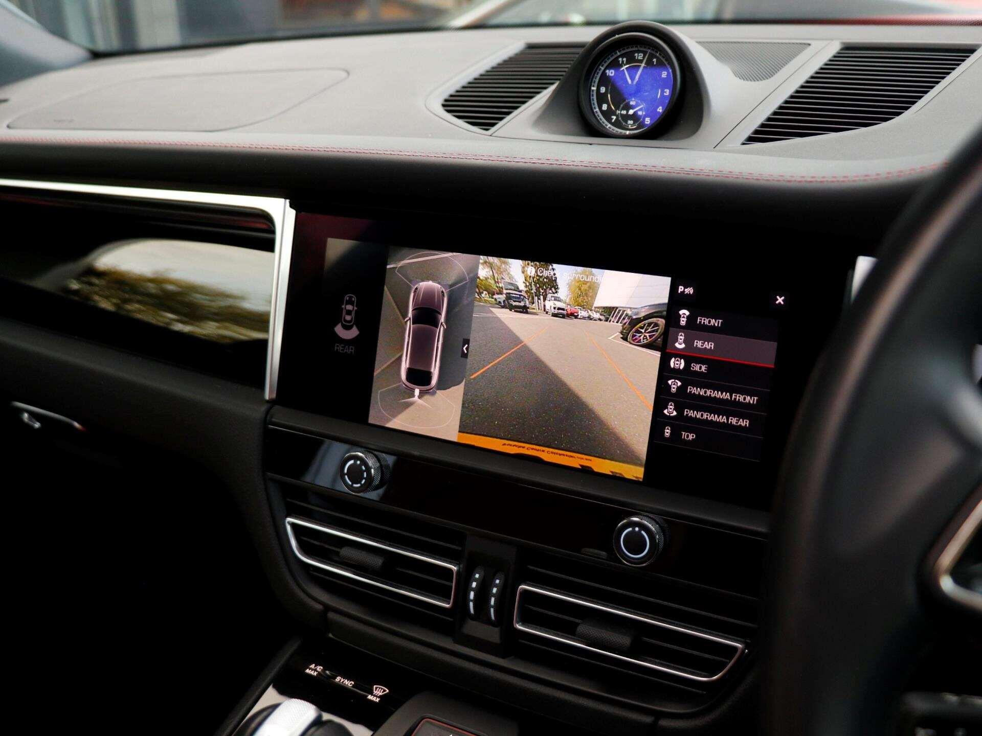 Porsche Macan view 15
