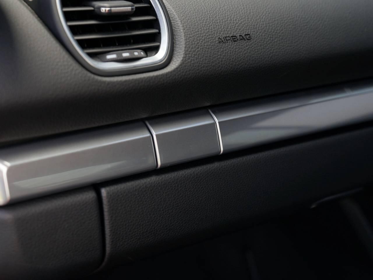 Porsche Cayman view 40