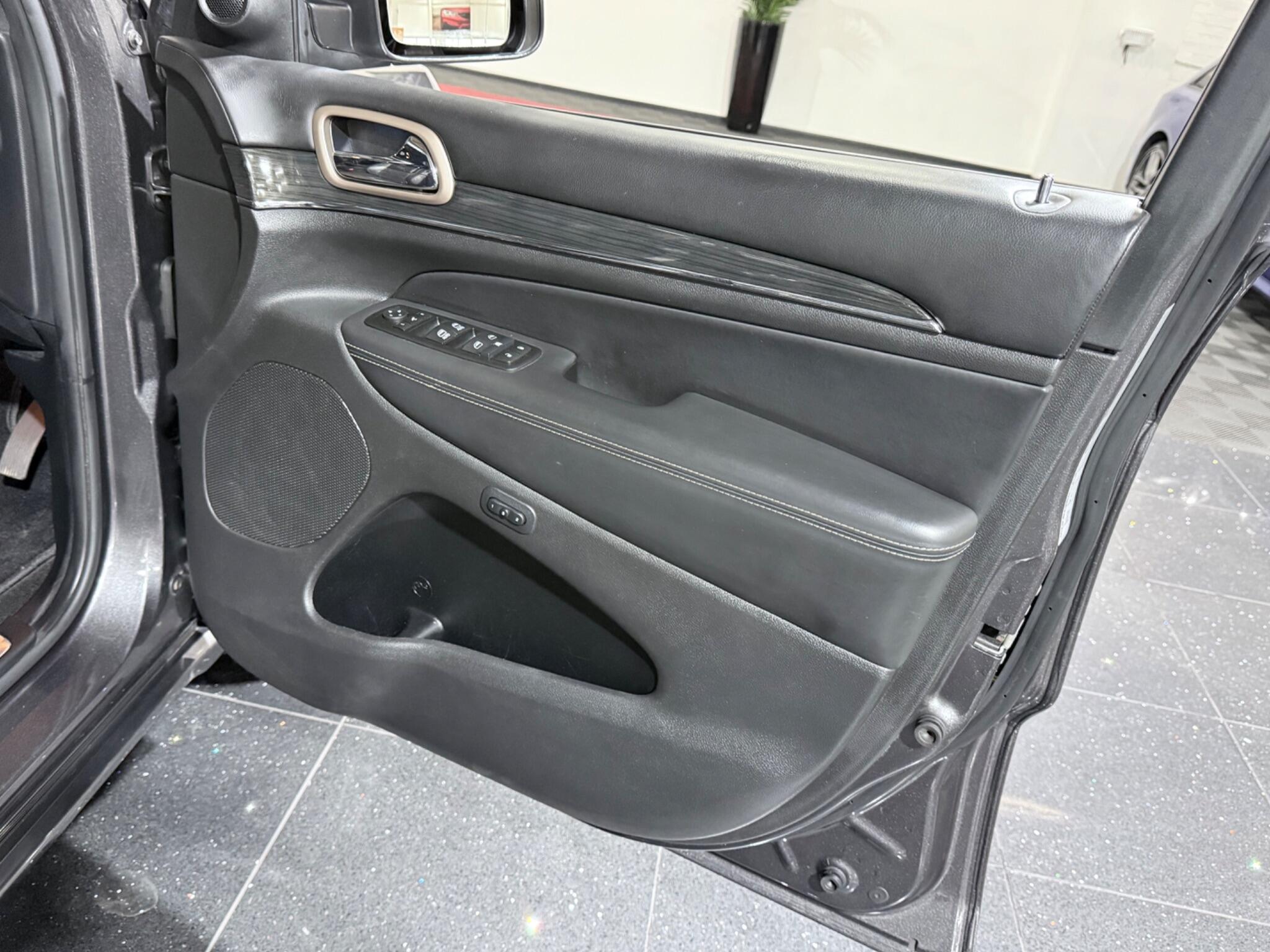 Jeep Grand Cherokee view 61
