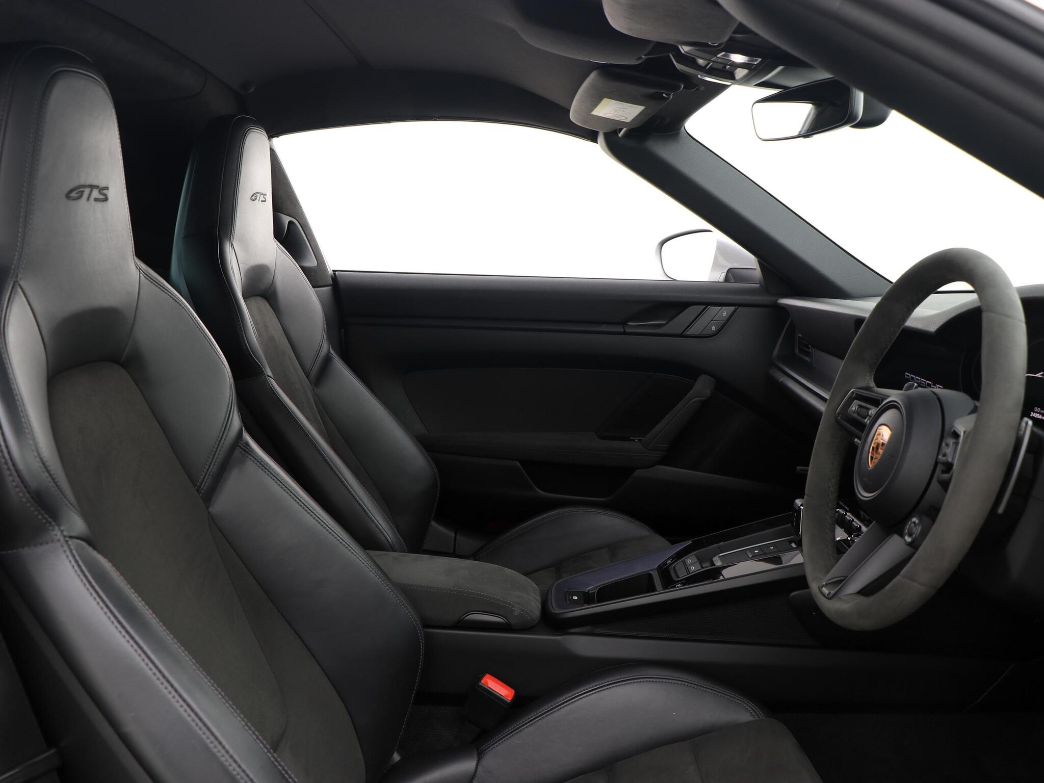 Porsche 911 view 28