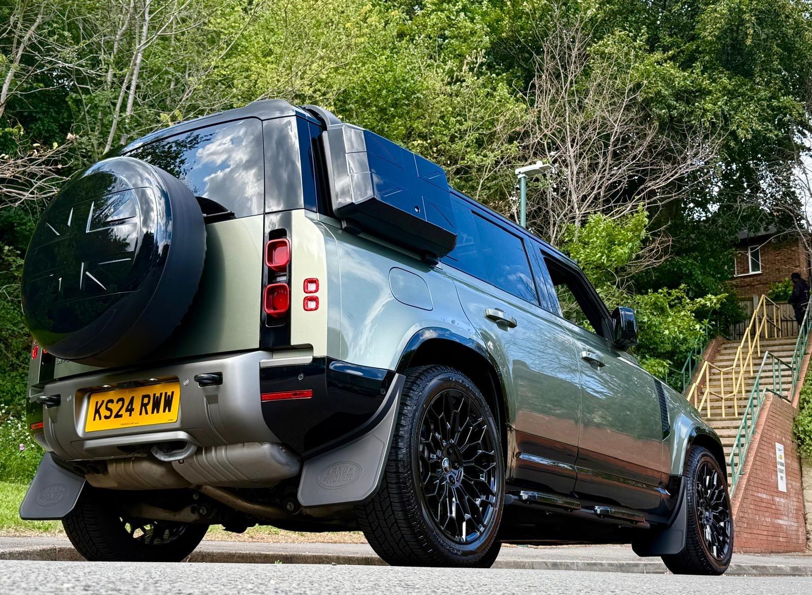 Land Rover Defender view 83