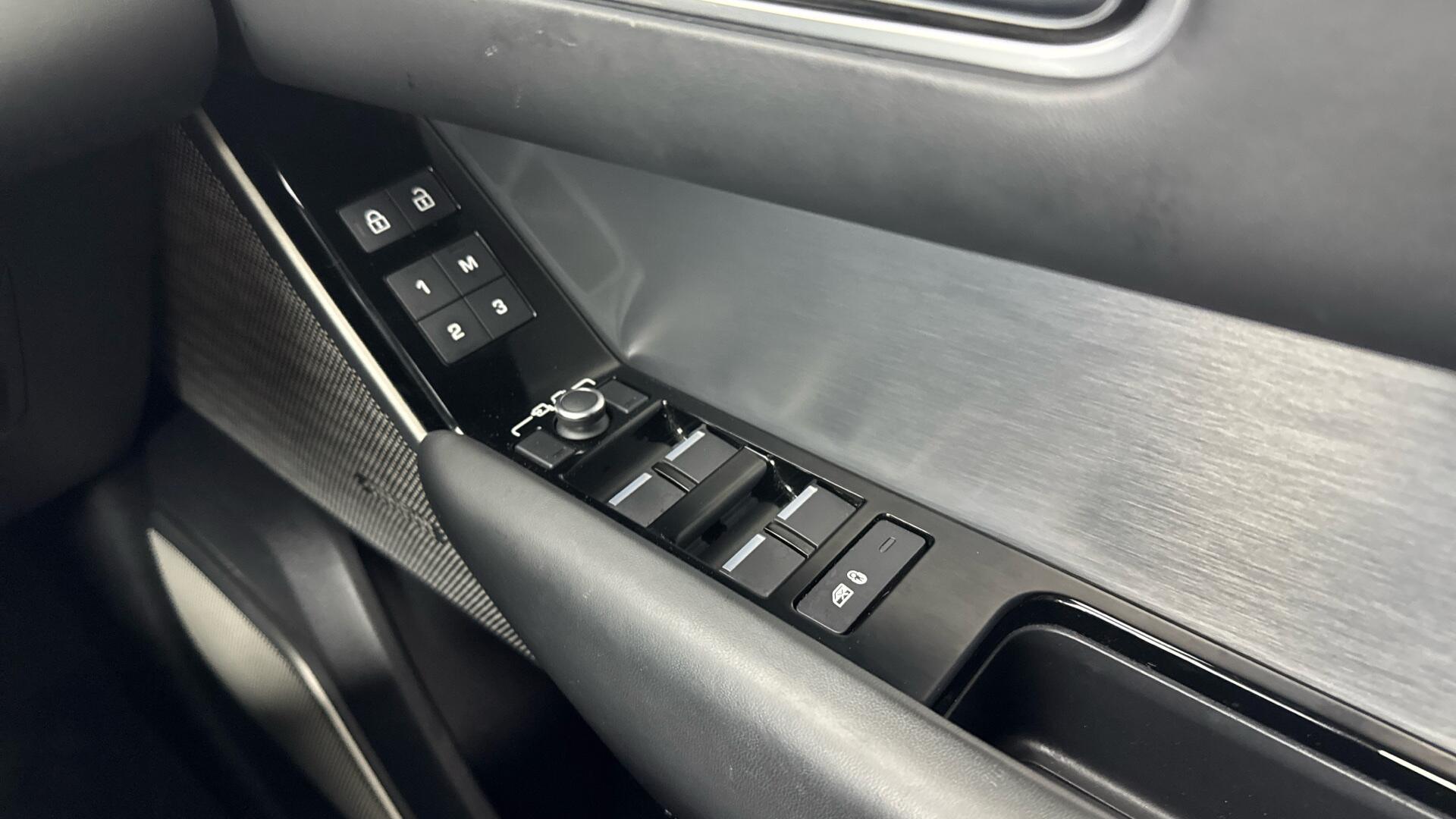 Land Rover Range Rover Velar view 48