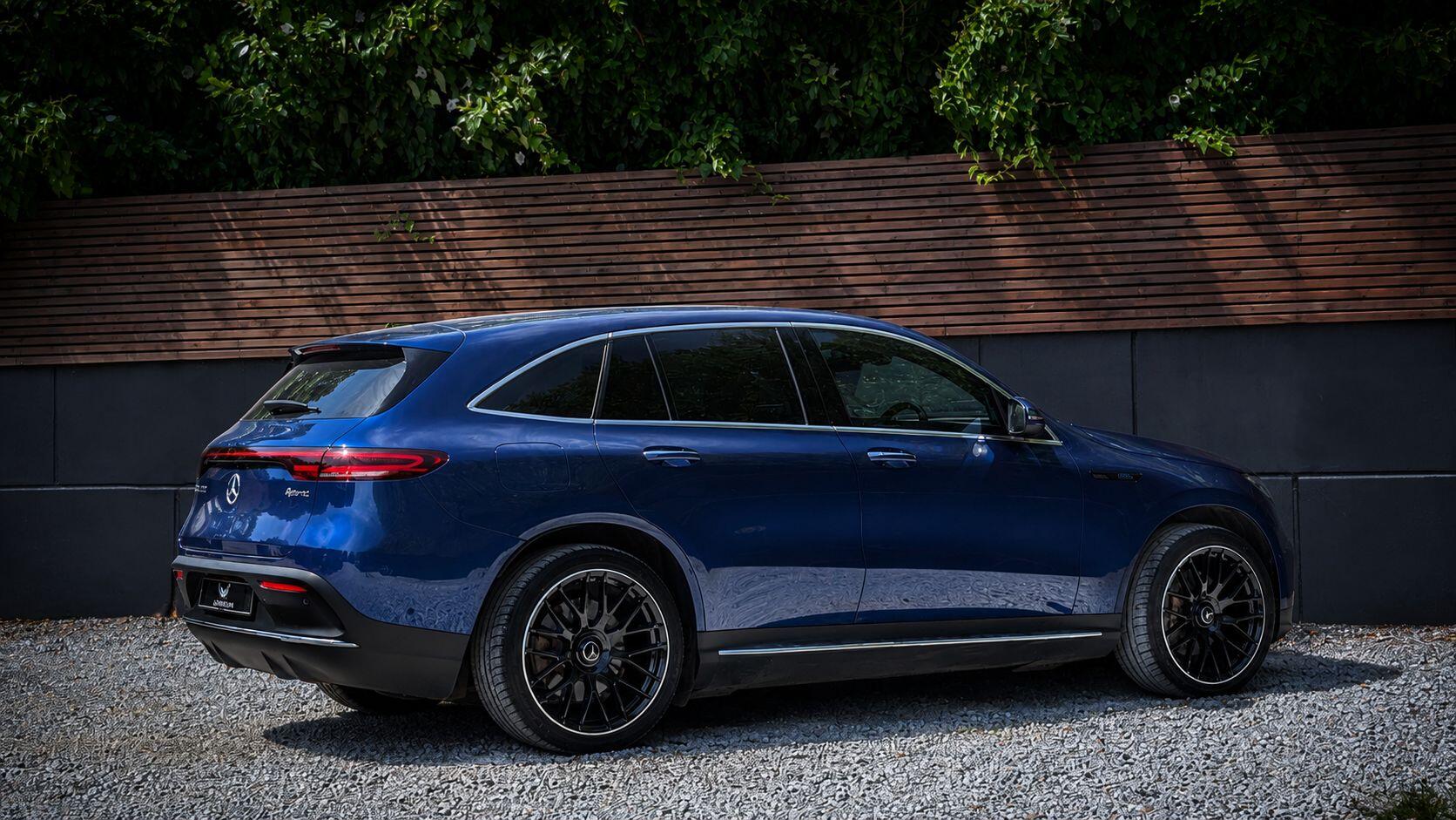 Mercedes-Benz EQC view 7