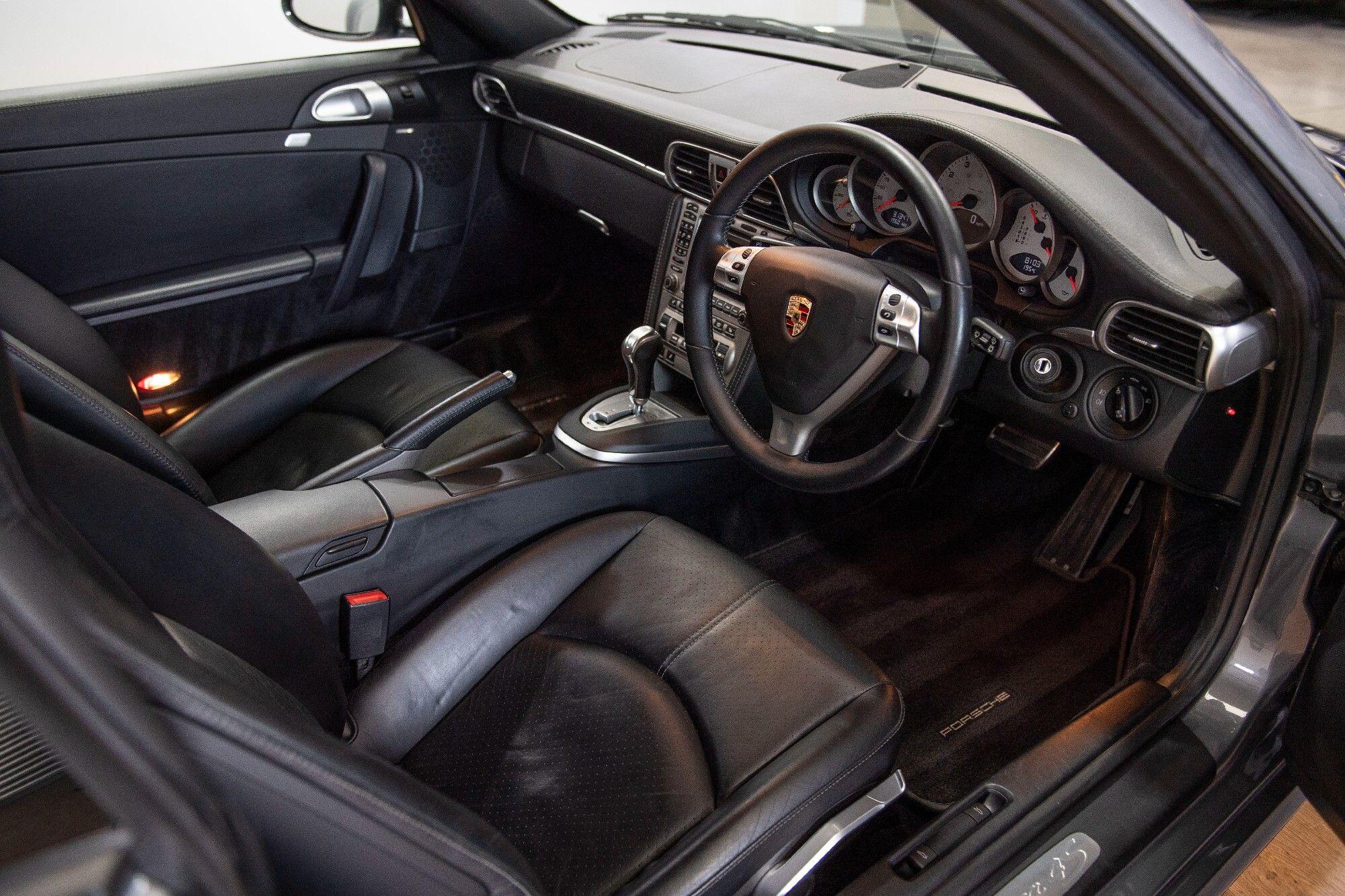 Porsche 911 view 8