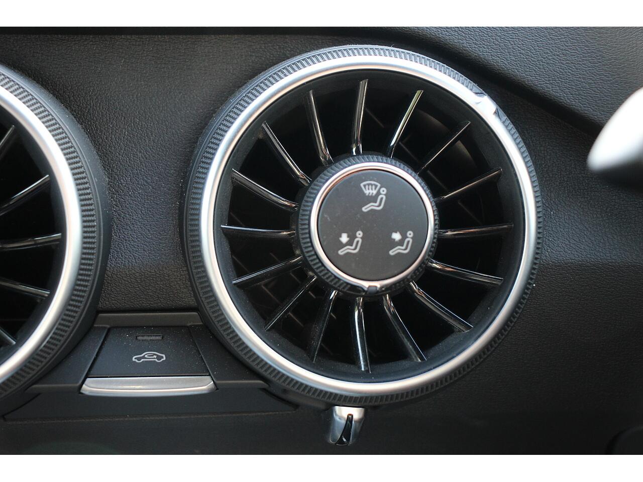 Audi TT view 22