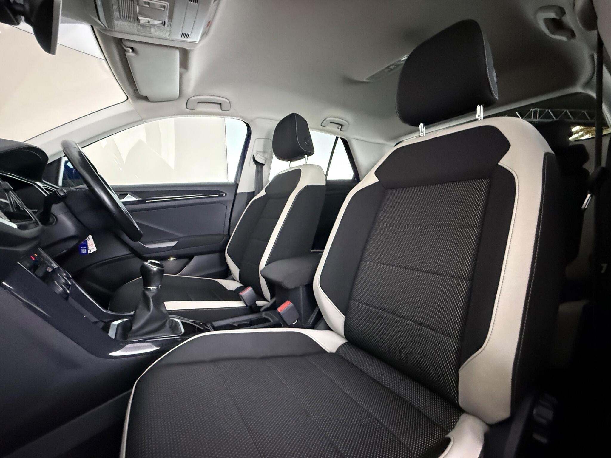 Volkswagen T-Roc view 28