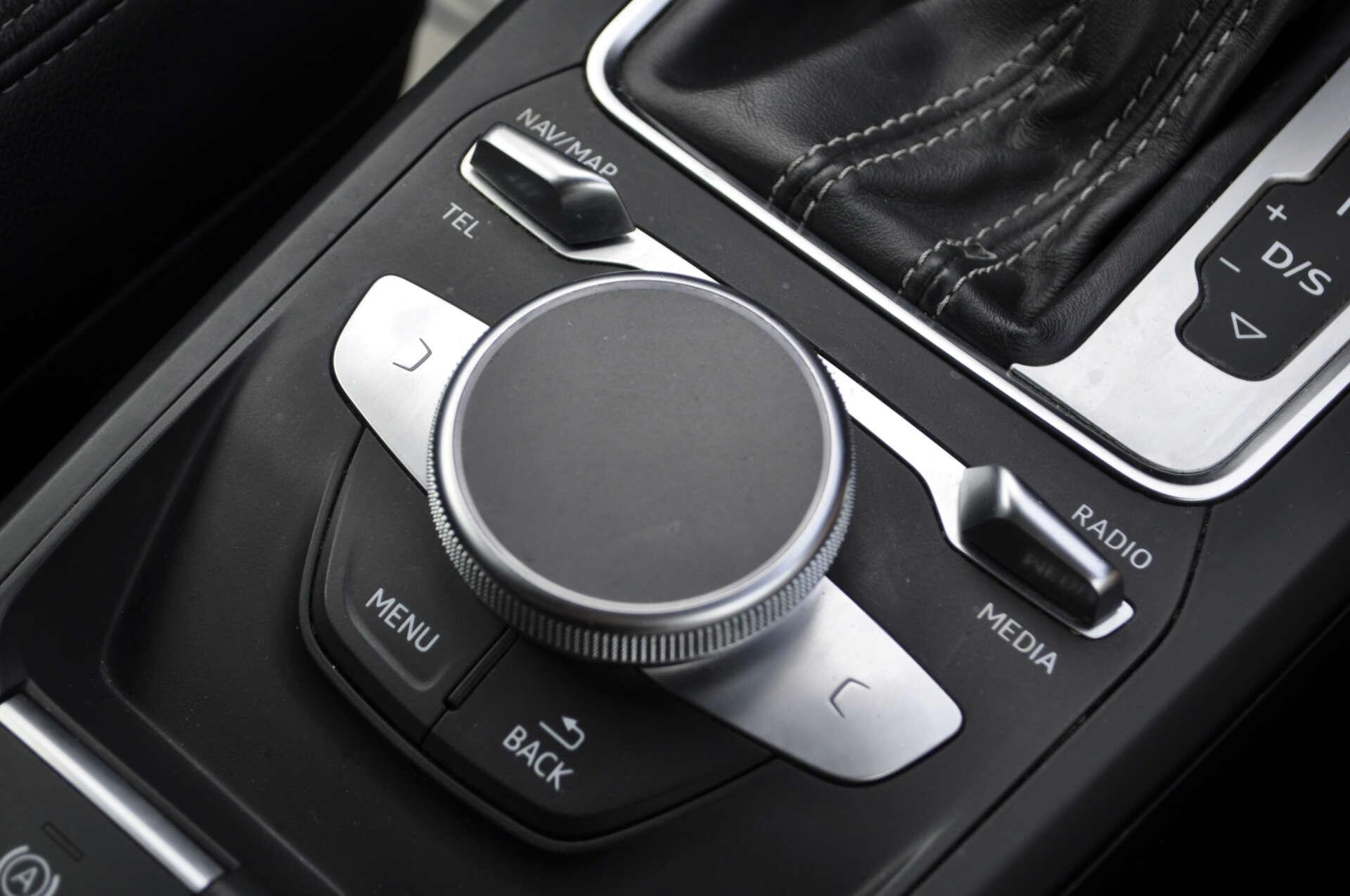 Audi Q2 view 18