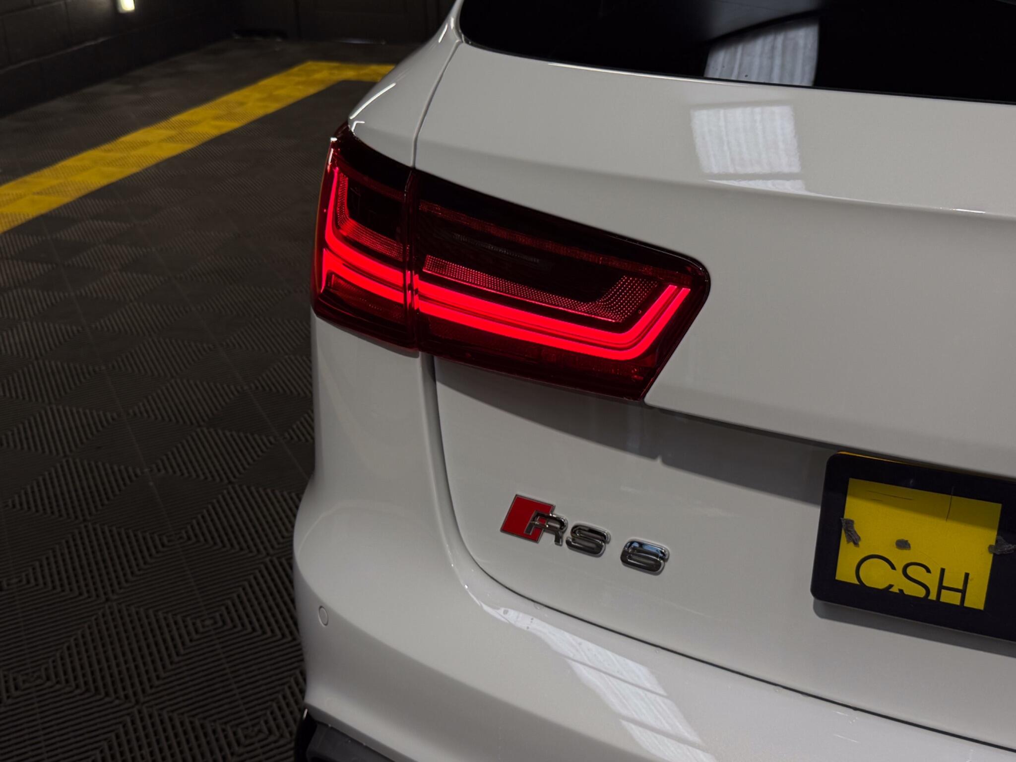 Audi RS6 Avant view 14