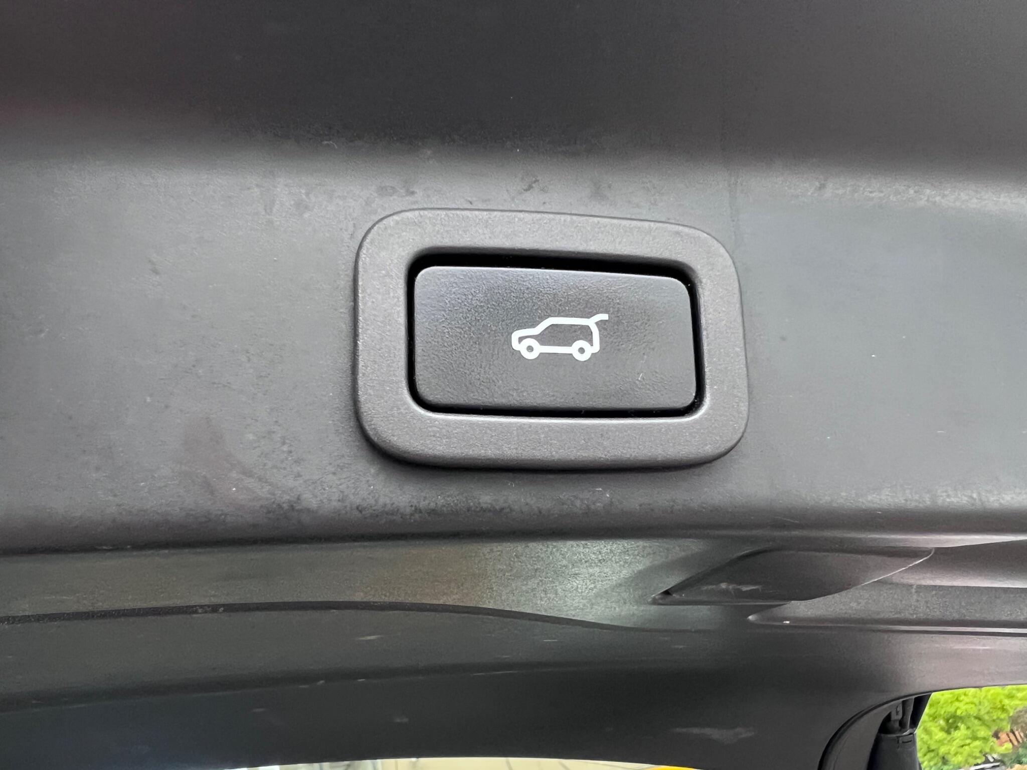 Jaguar F-Pace view 36
