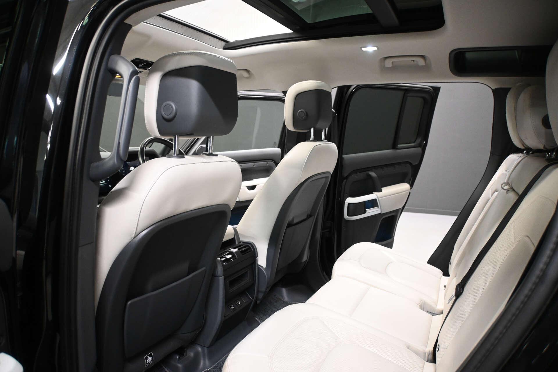 Land Rover Defender view 32