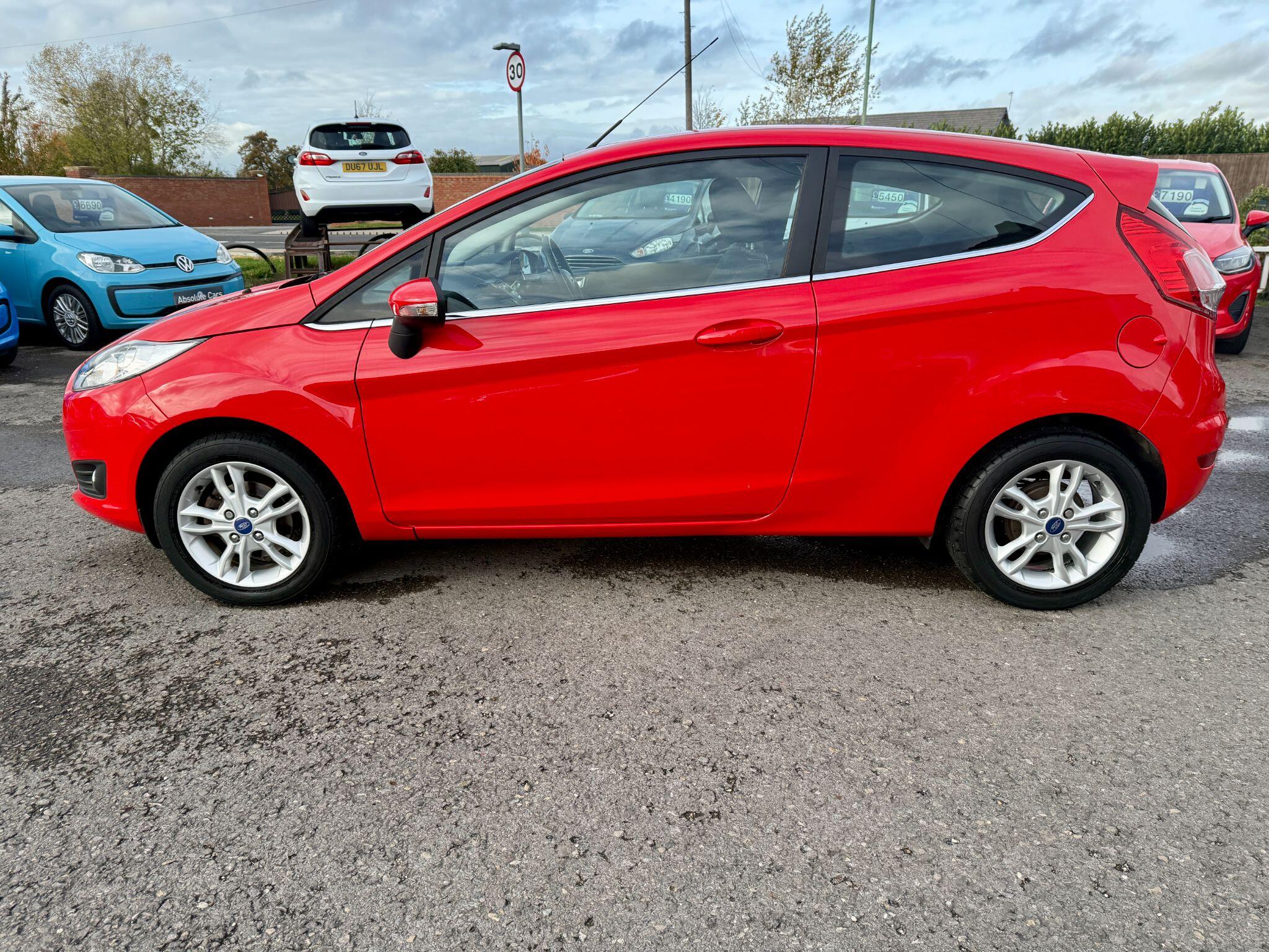 2014 Ford Fiesta image 10