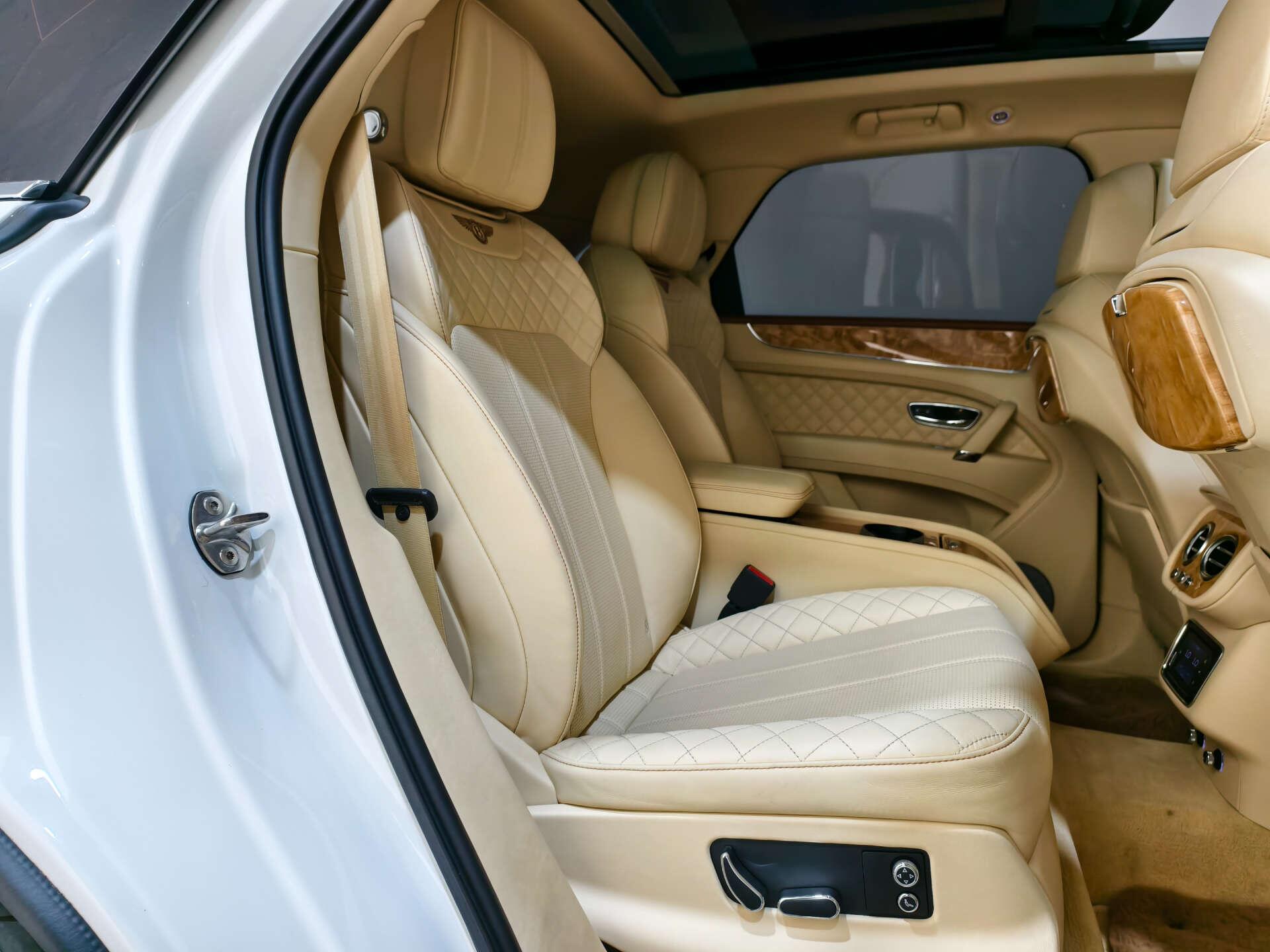 Bentley Bentayga view 29