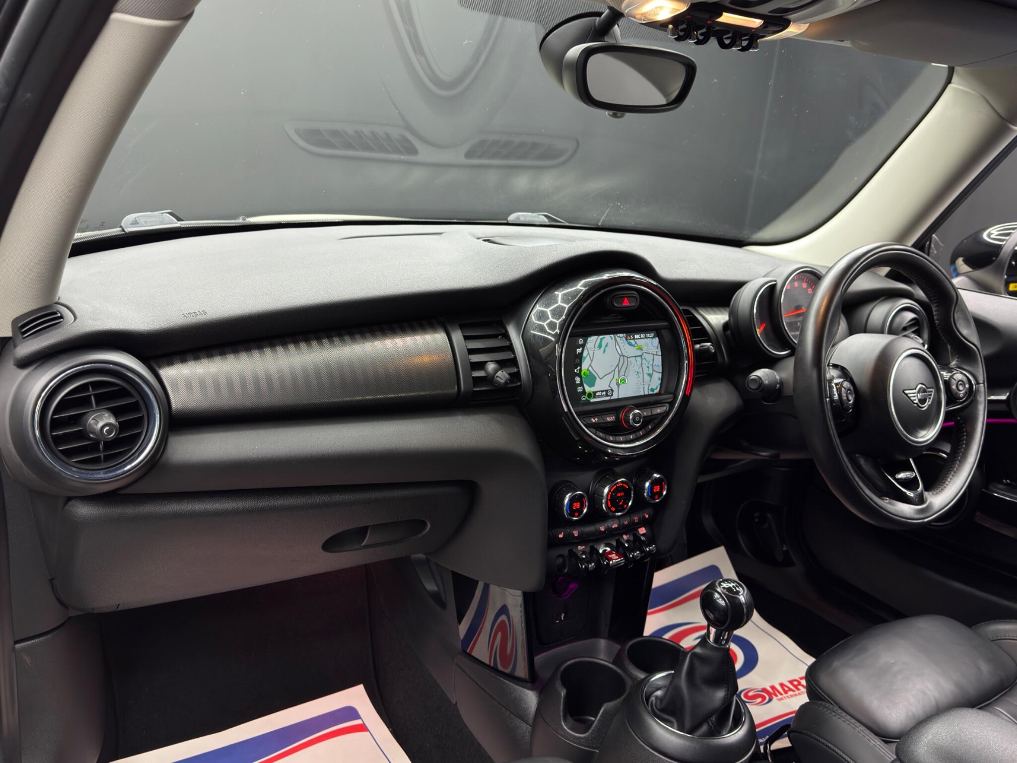 MINI Hatch view 11