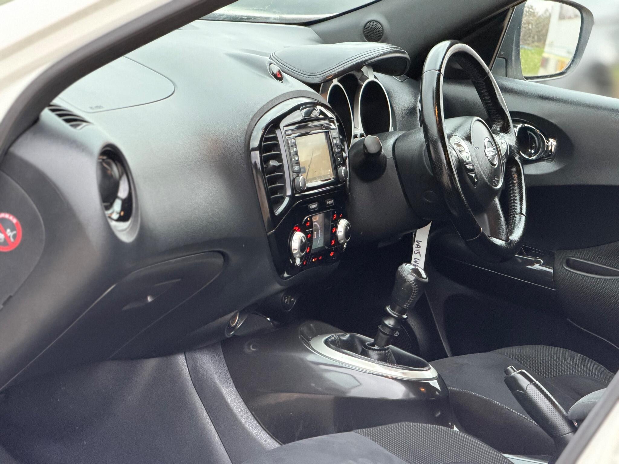 2015 Nissan Juke 1.2 DIG-T Acenta Premium Euro 6 (s/s) 5dr image 15