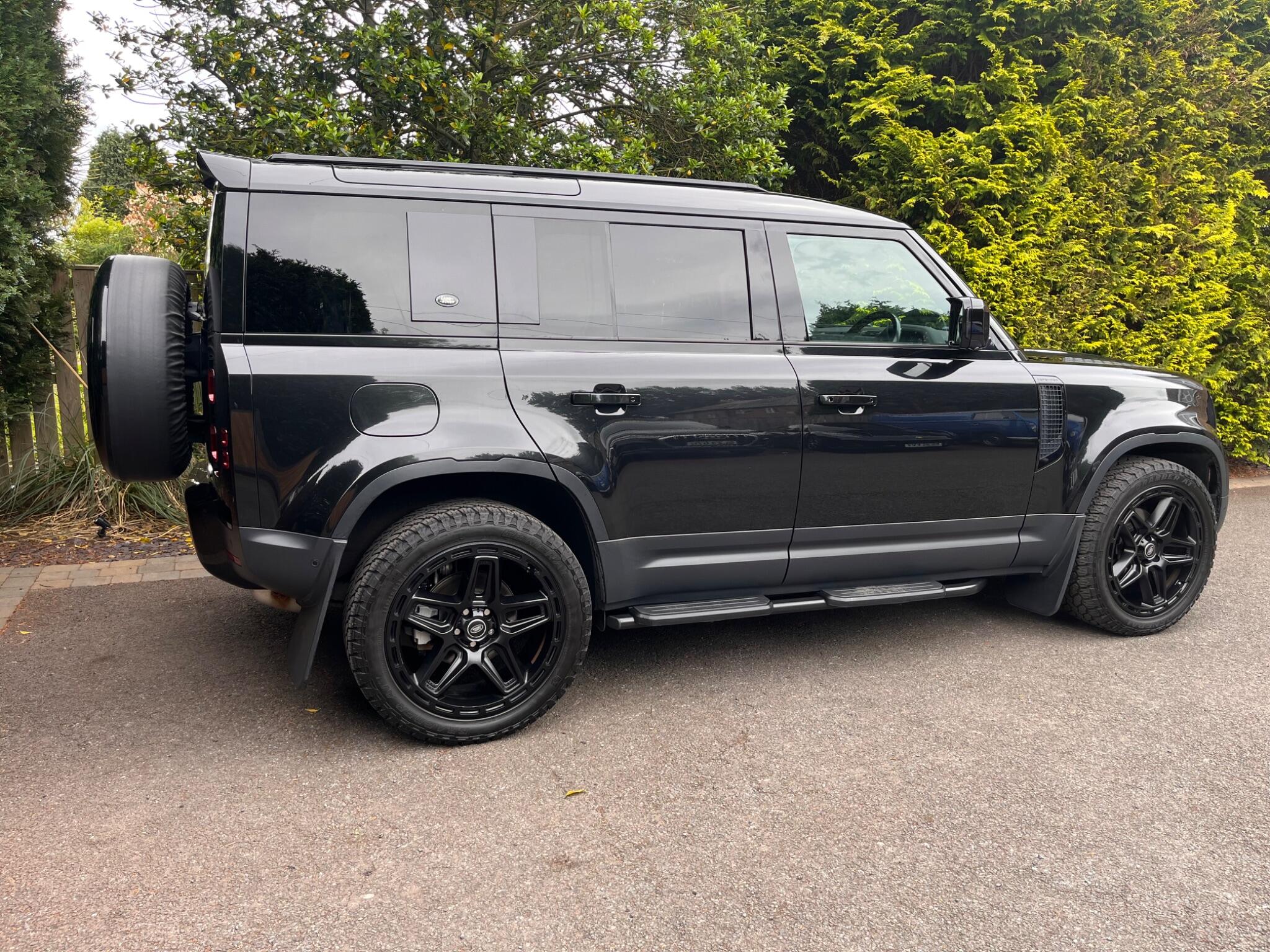 Land Rover Defender view 17