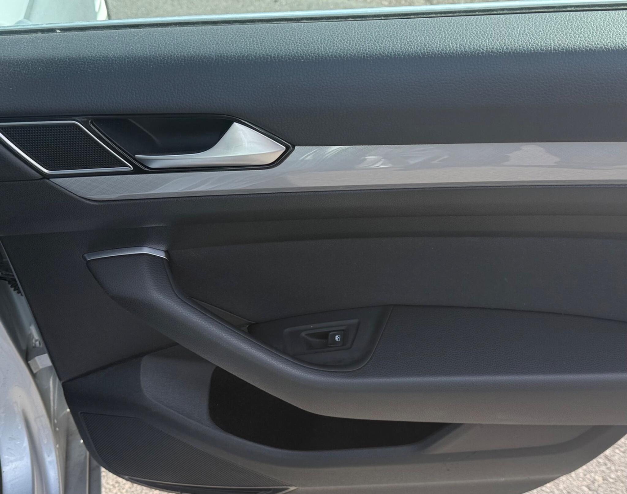 Volkswagen Passat view 18