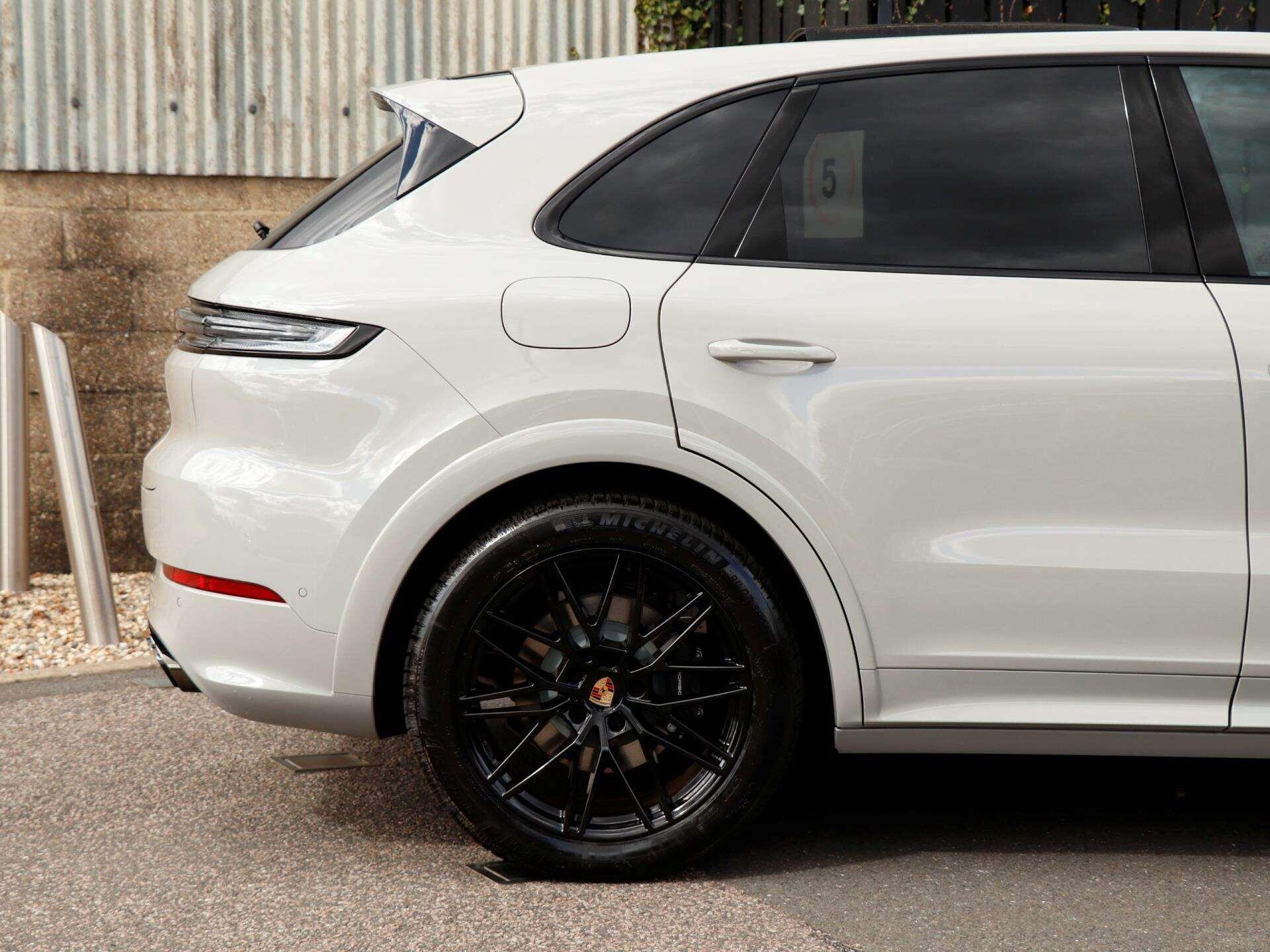 Porsche Cayenne view 30