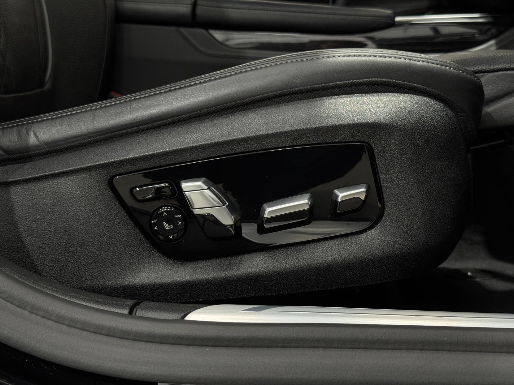 BMW 7 Series view 24