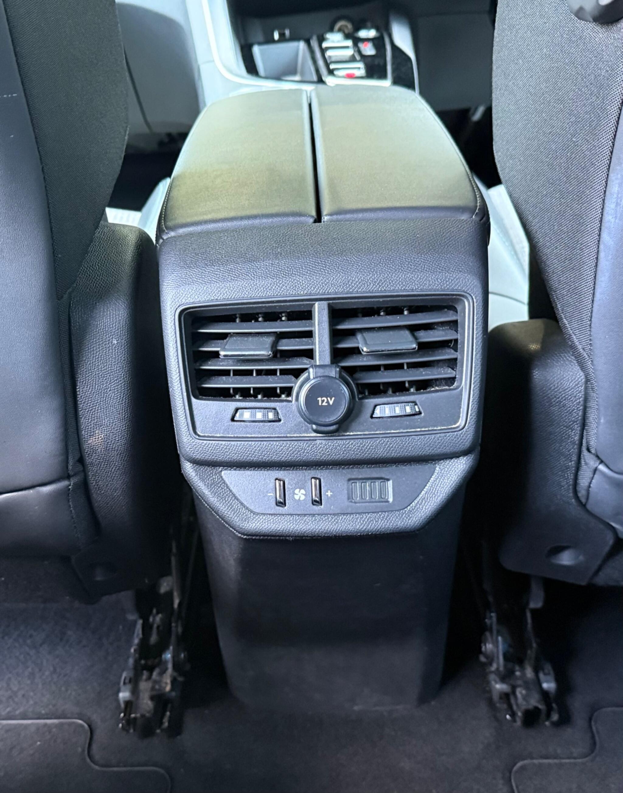 Peugeot 5008 view 34