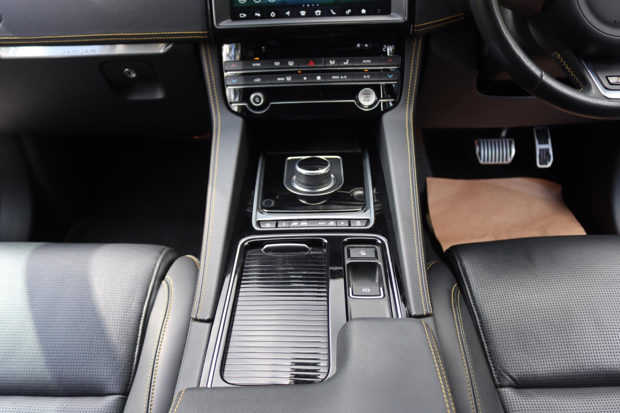 Jaguar F-Pace view 8