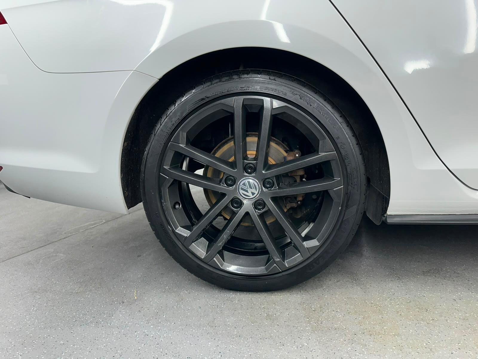 Volkswagen Golf view 18