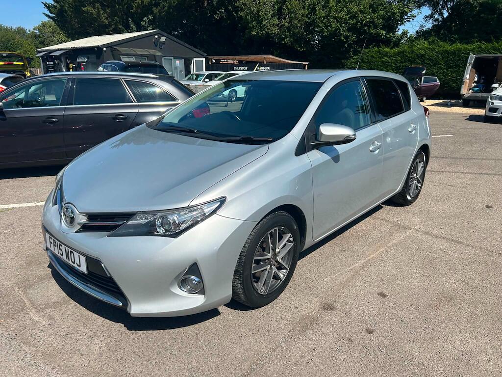 Toyota Auris view 5