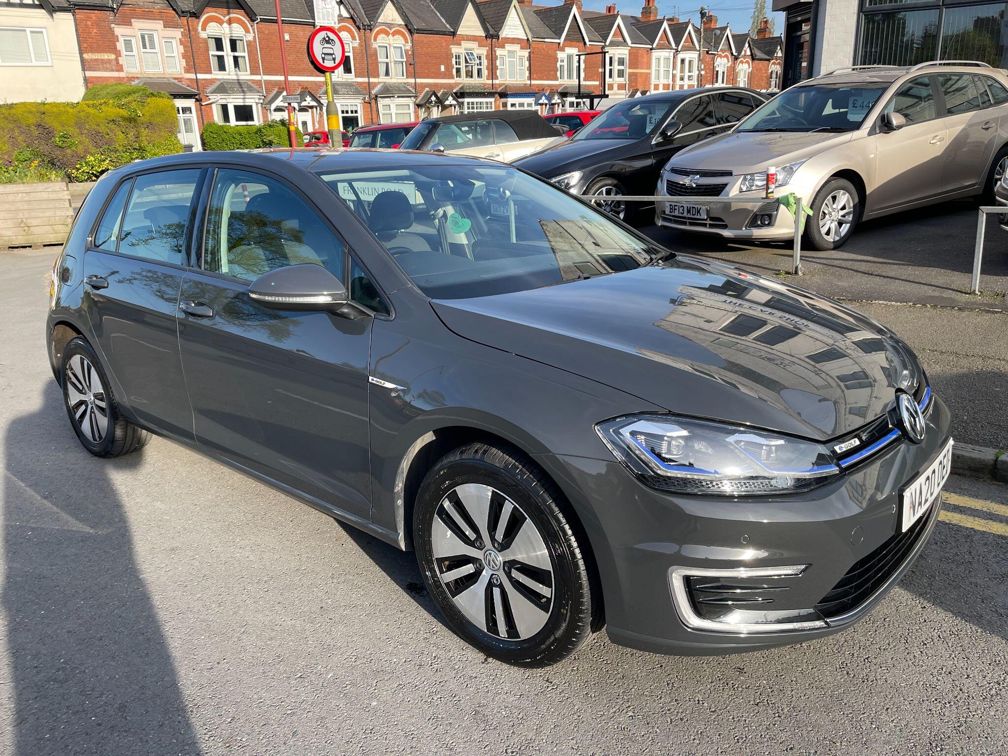 Volkswagen E-Golf view 3