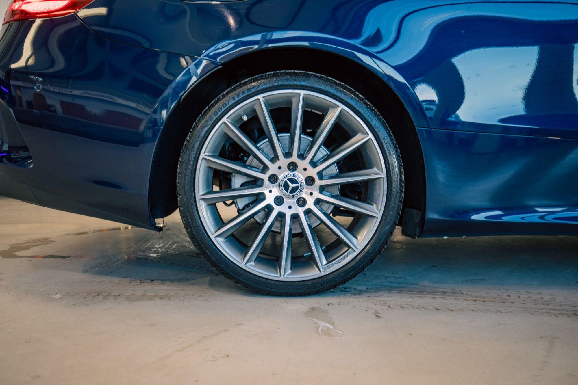 Mercedes-Benz E-Class view 6