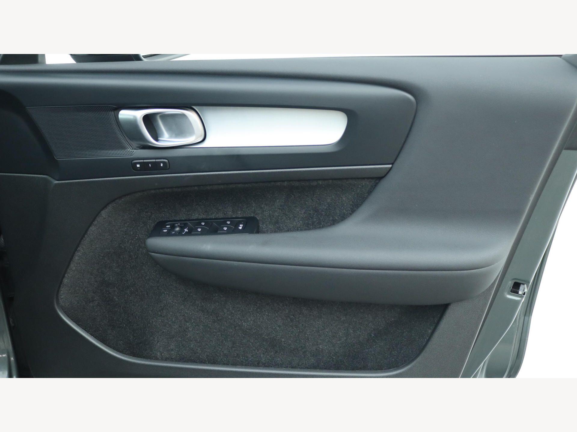 Volvo XC40 view 27