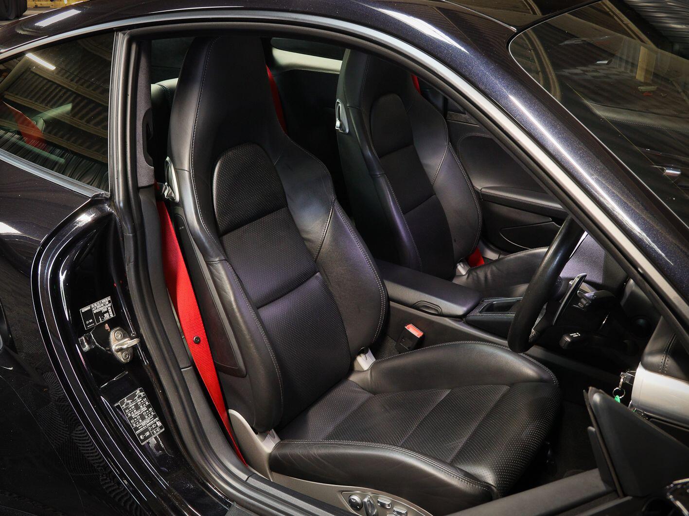 Porsche 911 view 31