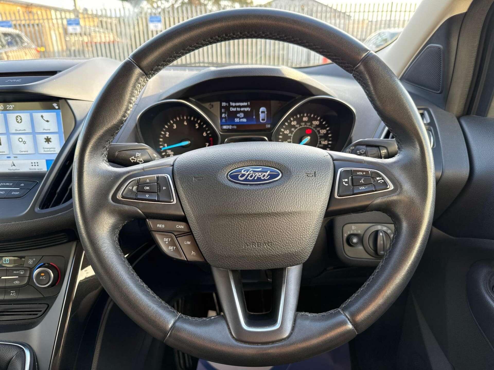 Ford Kuga view 90