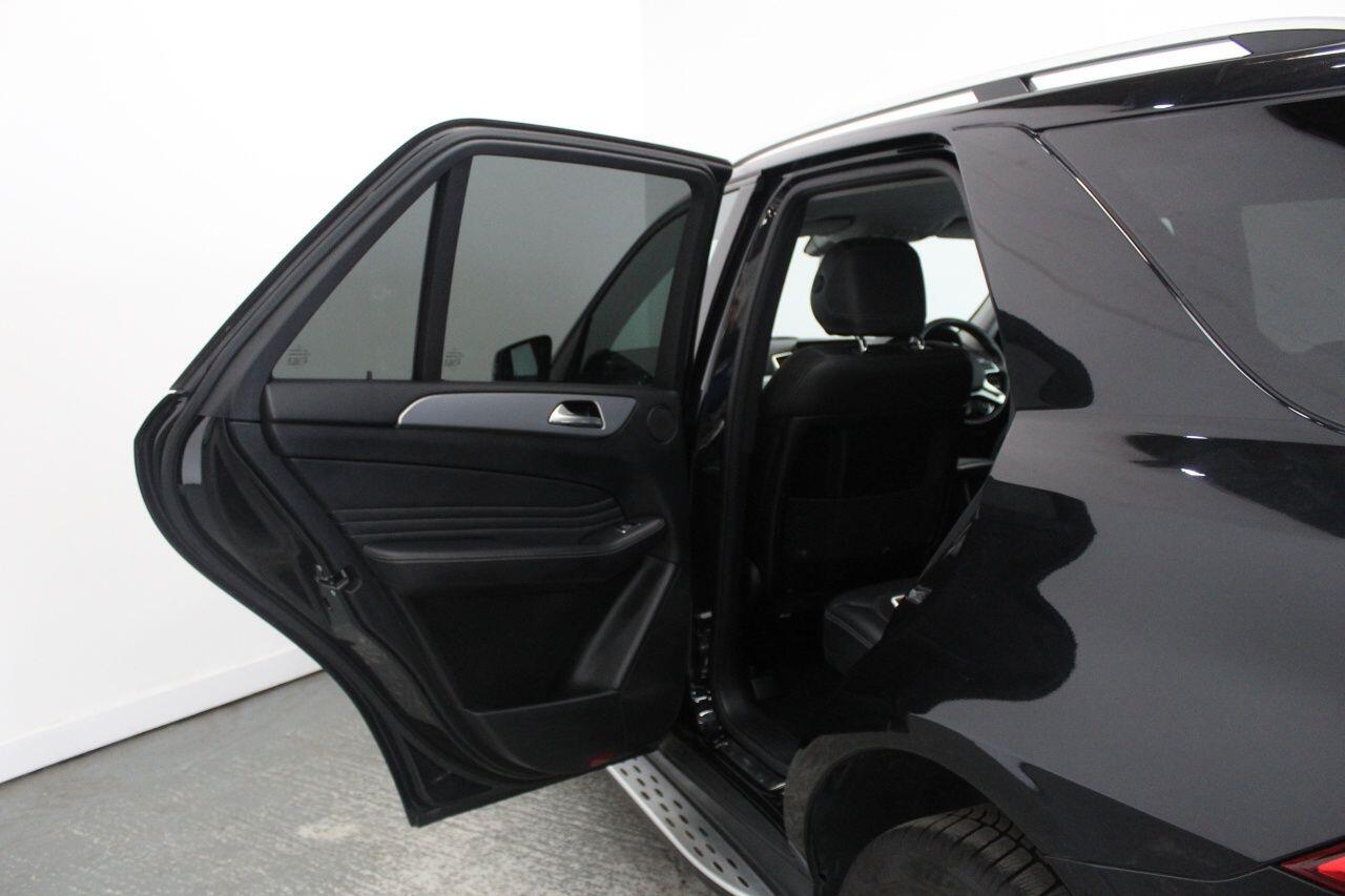 Mercedes-Benz M-Class view 29