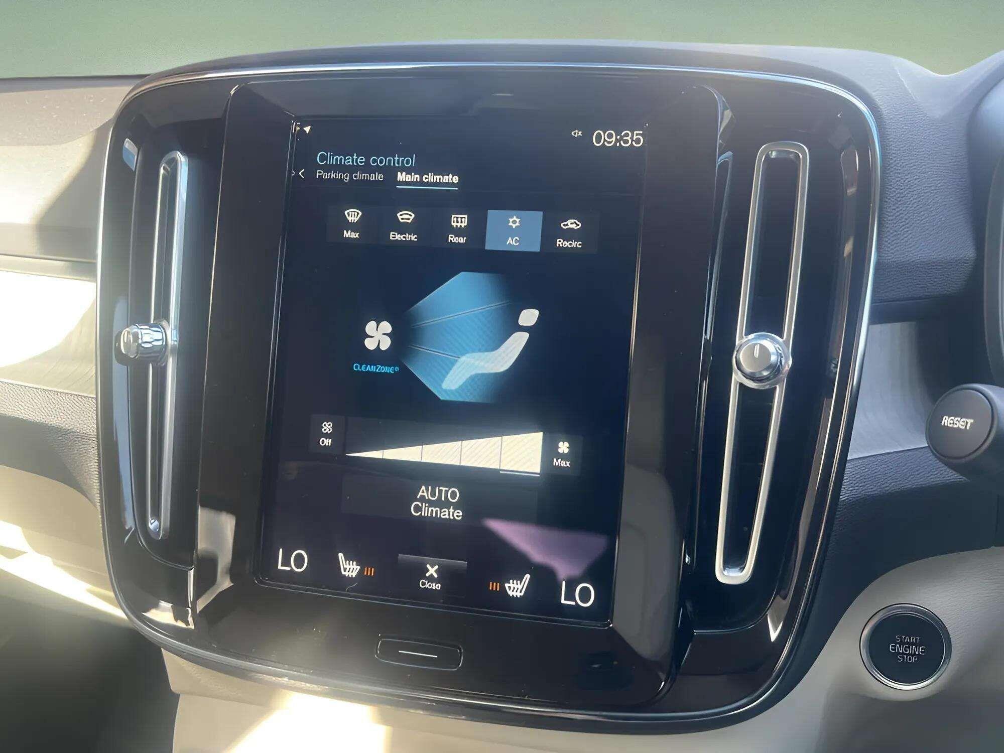 Volvo XC40 view 24