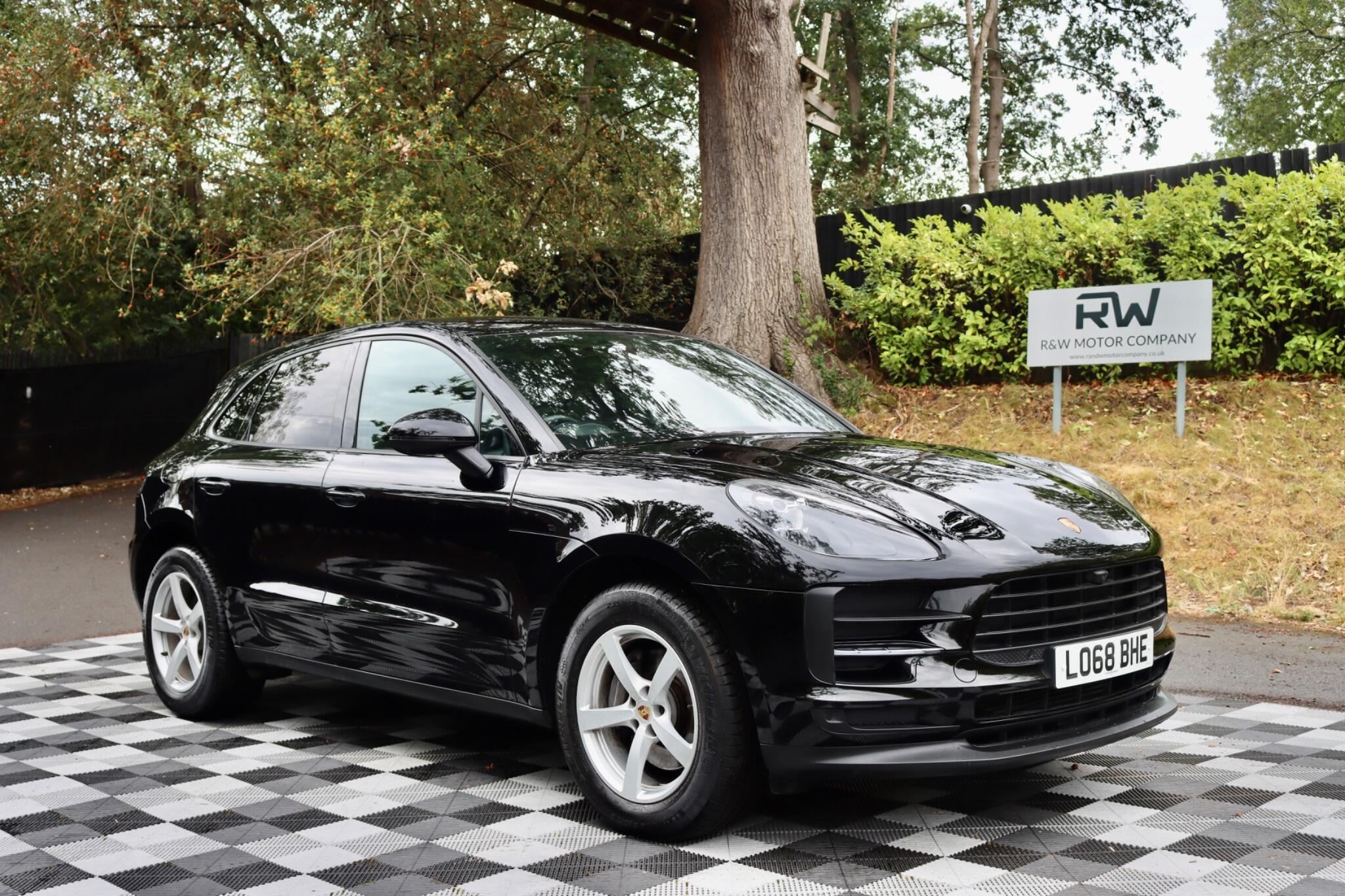 Porsche Macan view 26