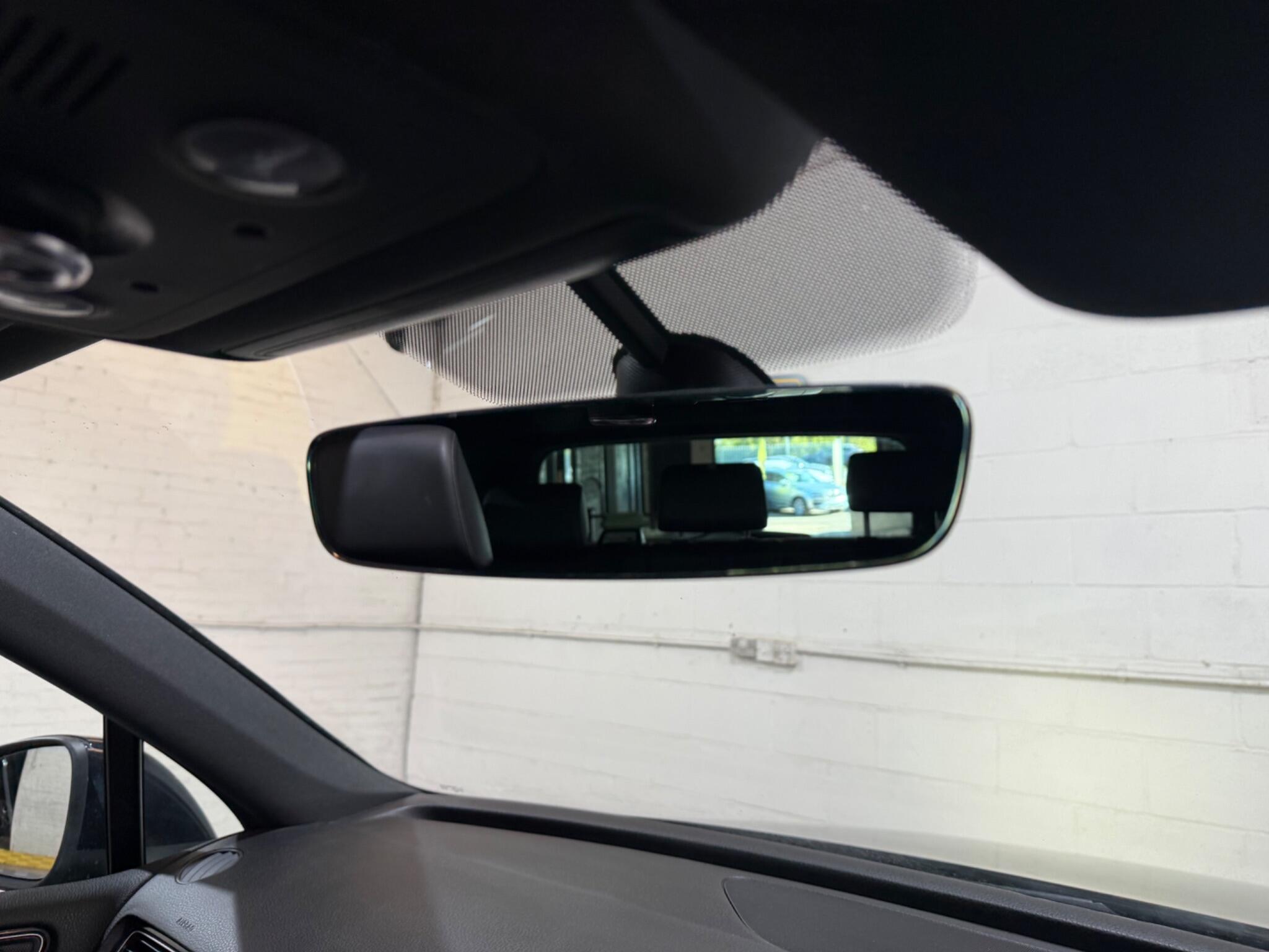 Volkswagen Touareg view 13