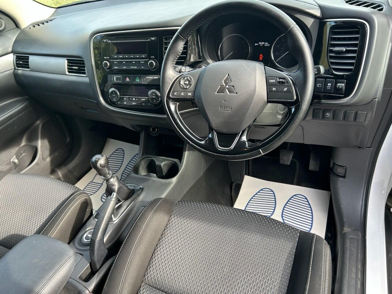 Mitsubishi Outlander view 3
