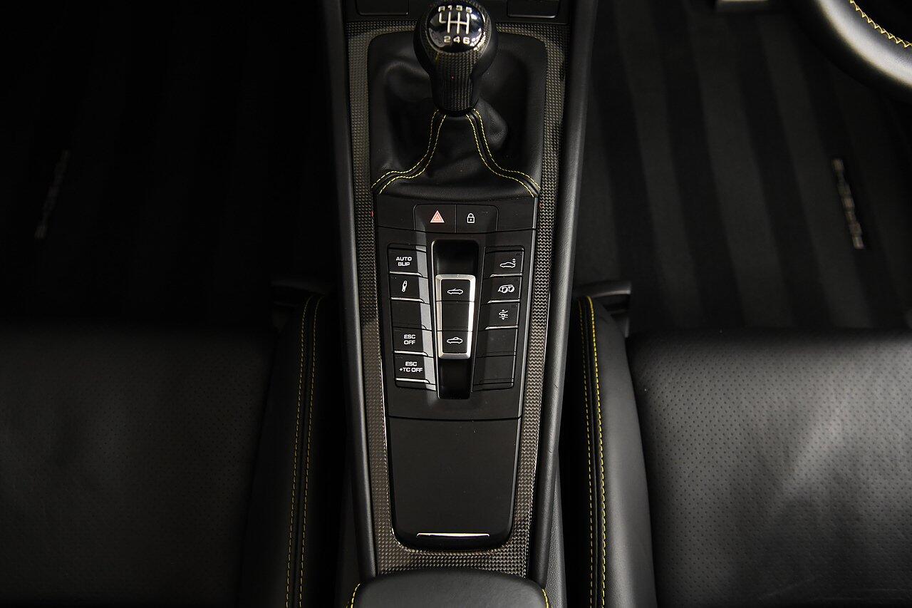 Porsche 911 view 19