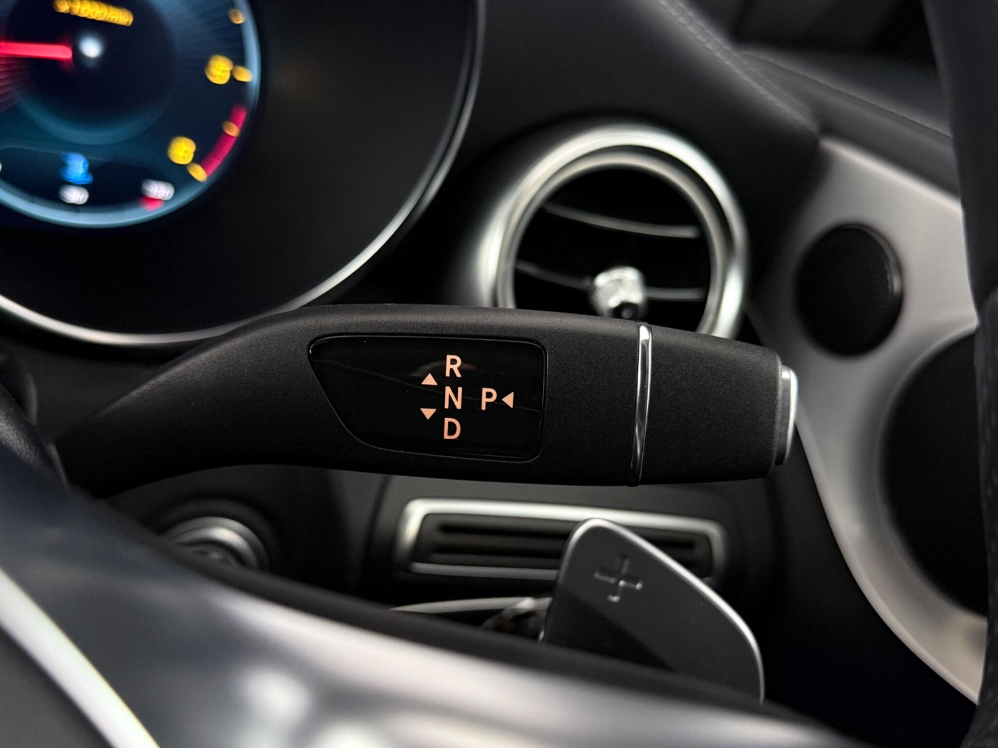 Mercedes-Benz C-Class view 22