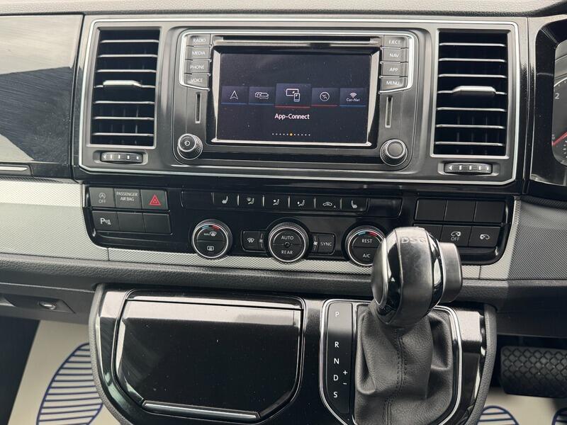 2018 Volkswagen Caravelle image 35