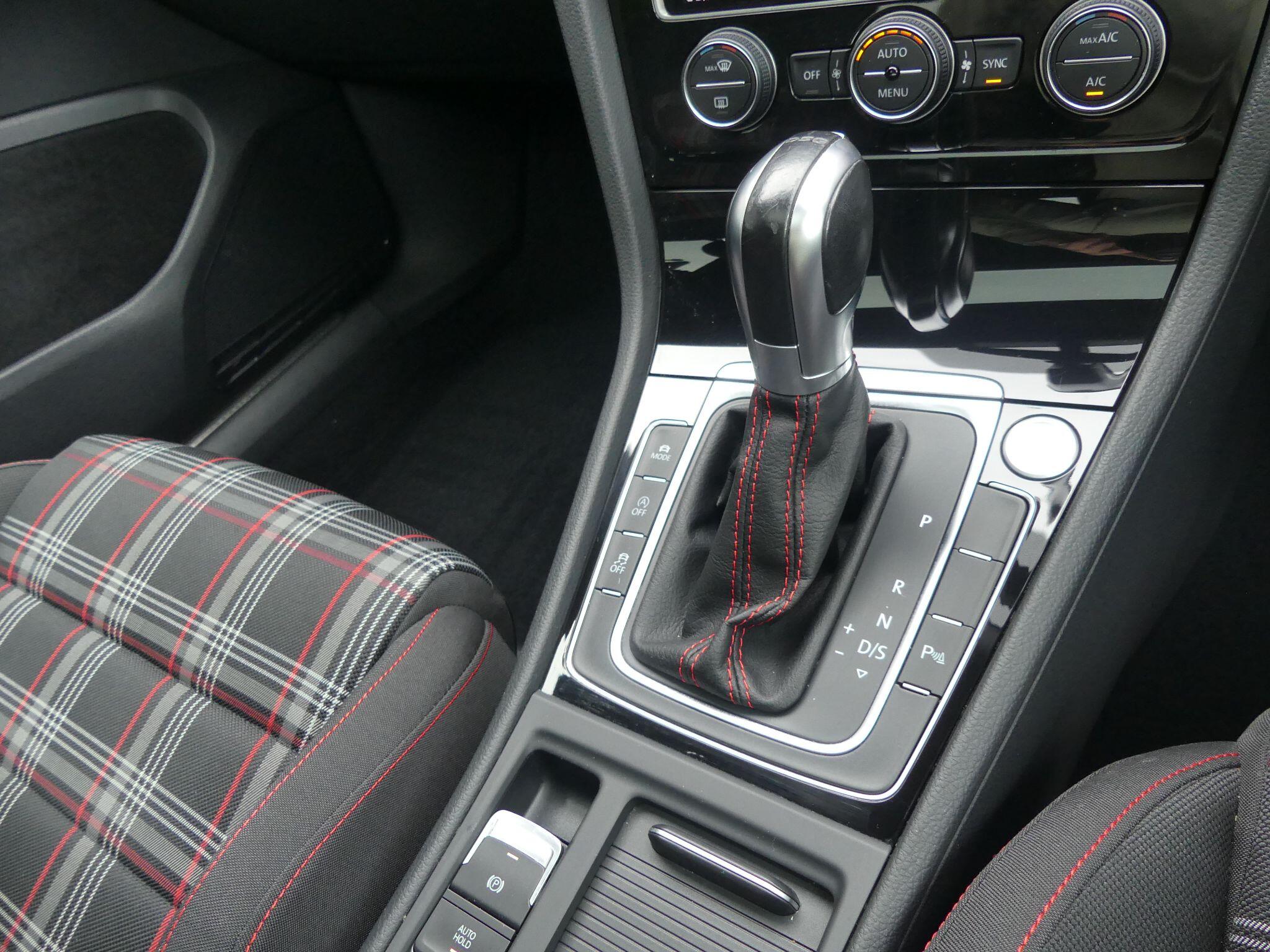 Volkswagen Golf view 16