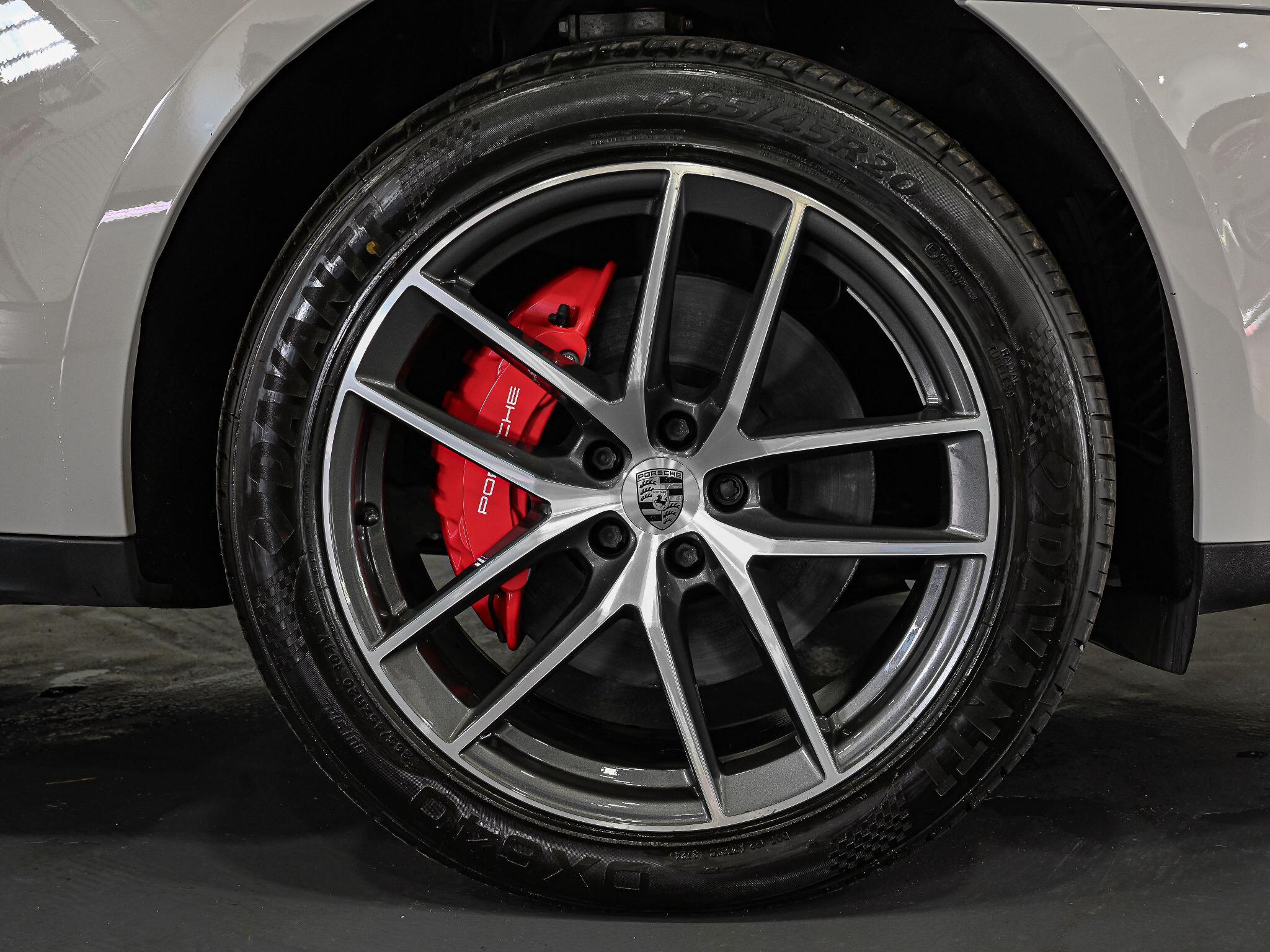 Porsche Macan view 6