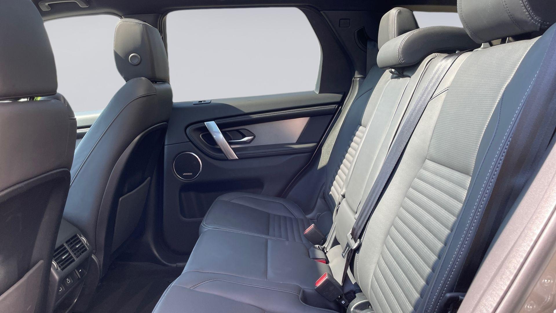 Land Rover Discovery Sport view 4