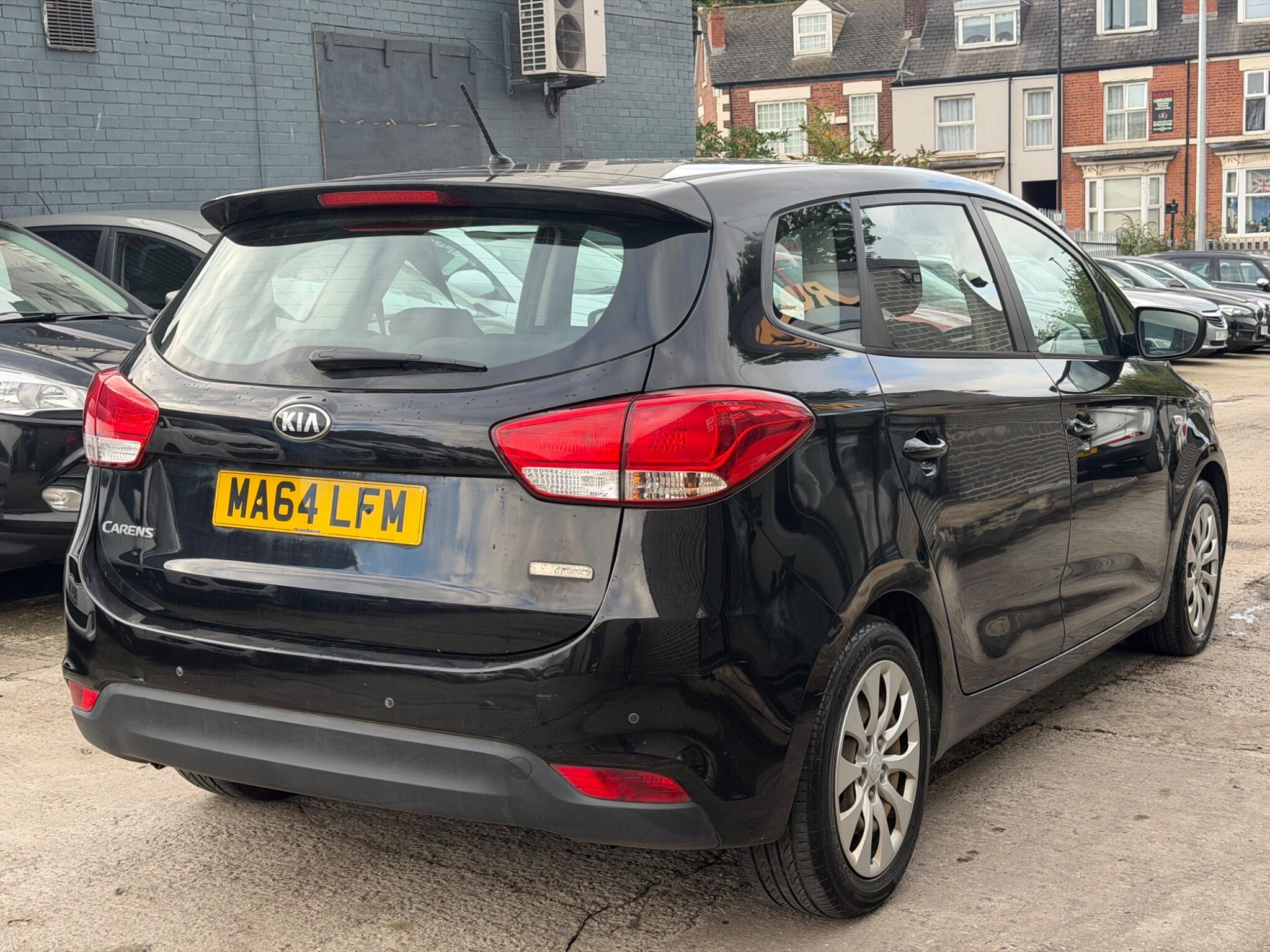 Kia Carens view 3