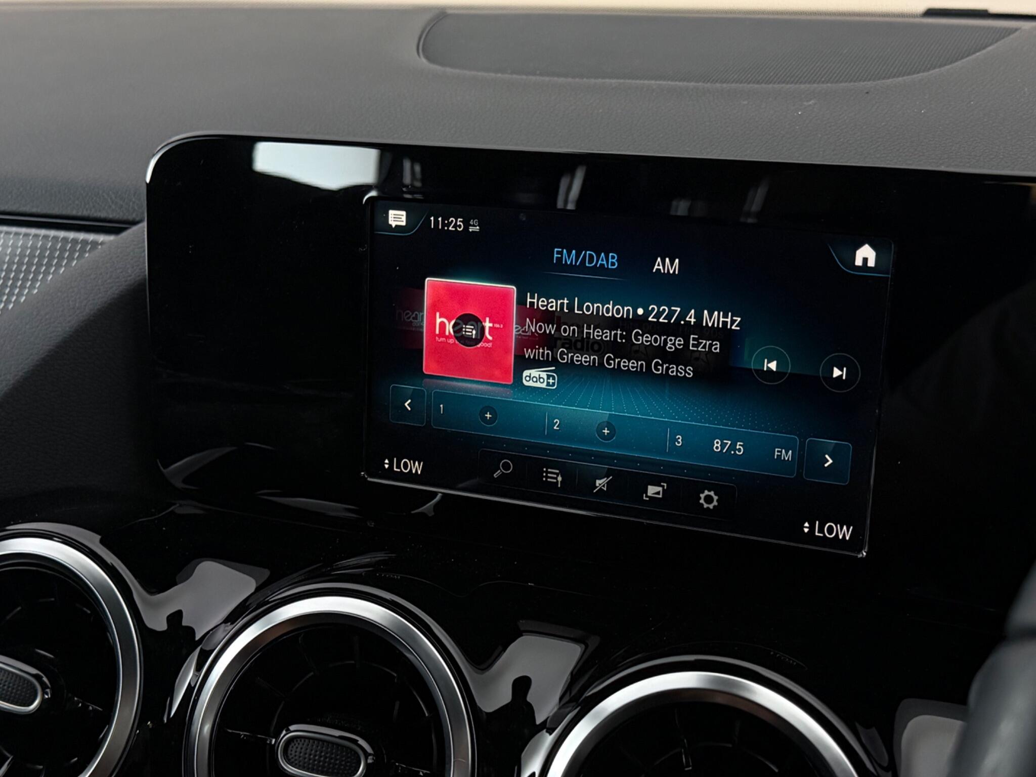 Mercedes-Benz Gla view 27