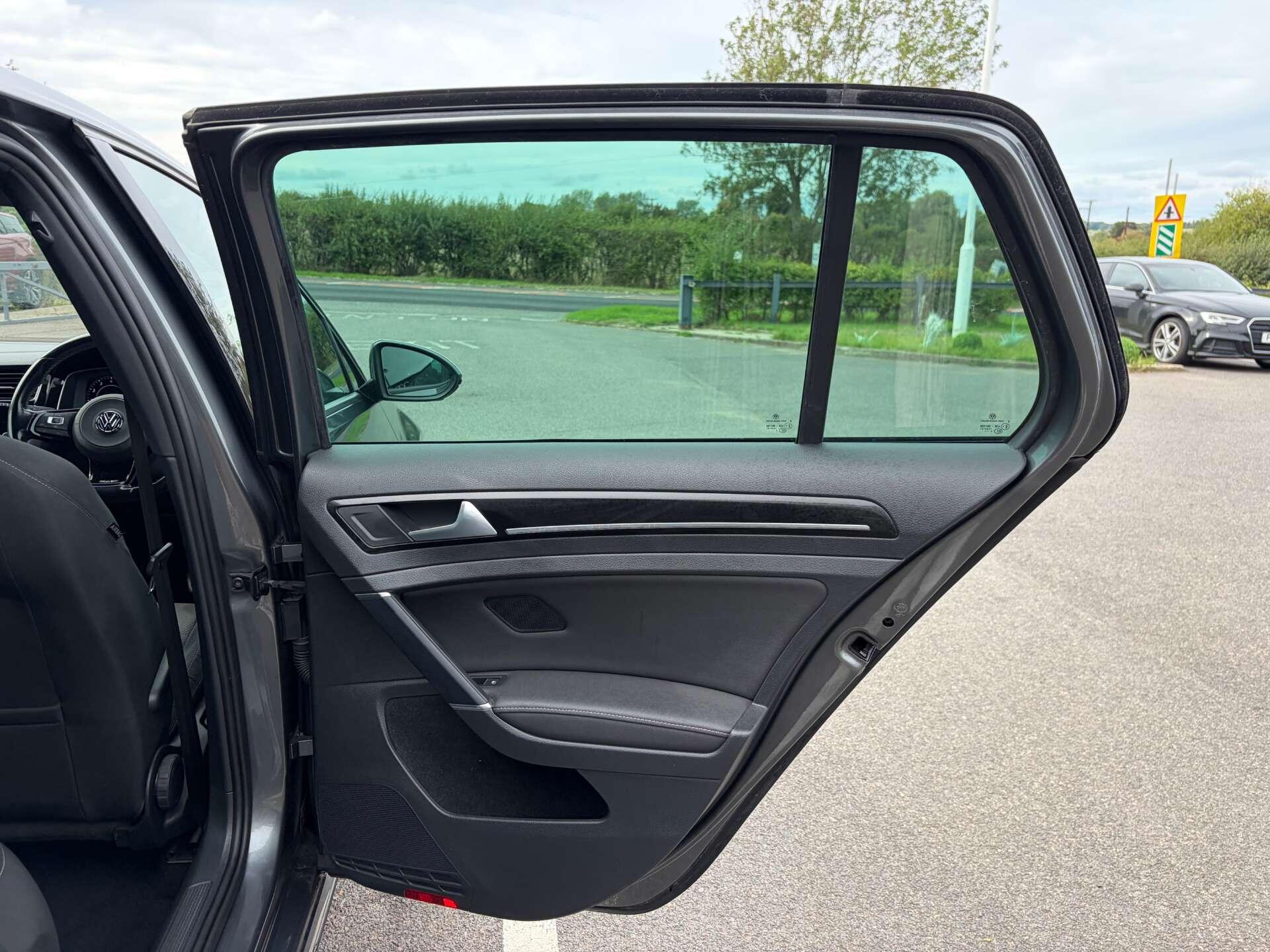 Volkswagen Golf view 26