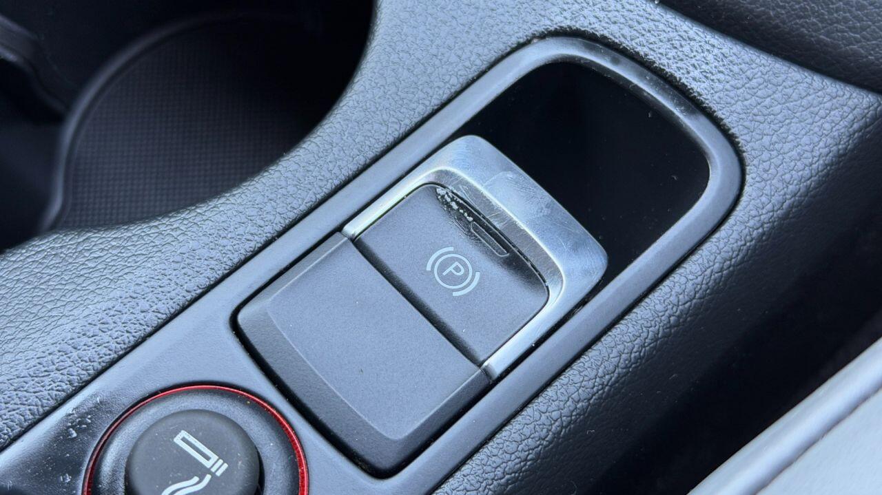 Audi Audi Q3 view 22