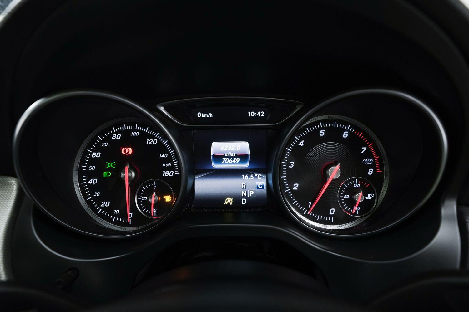 Mercedes-Benz Gla view 22