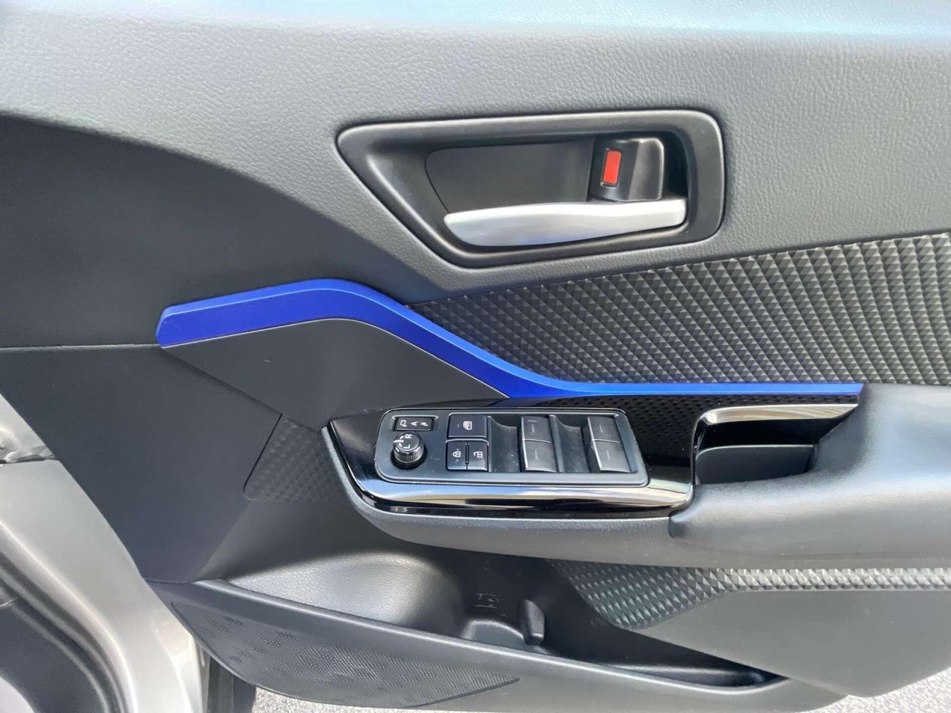 Toyota C-HR view 24